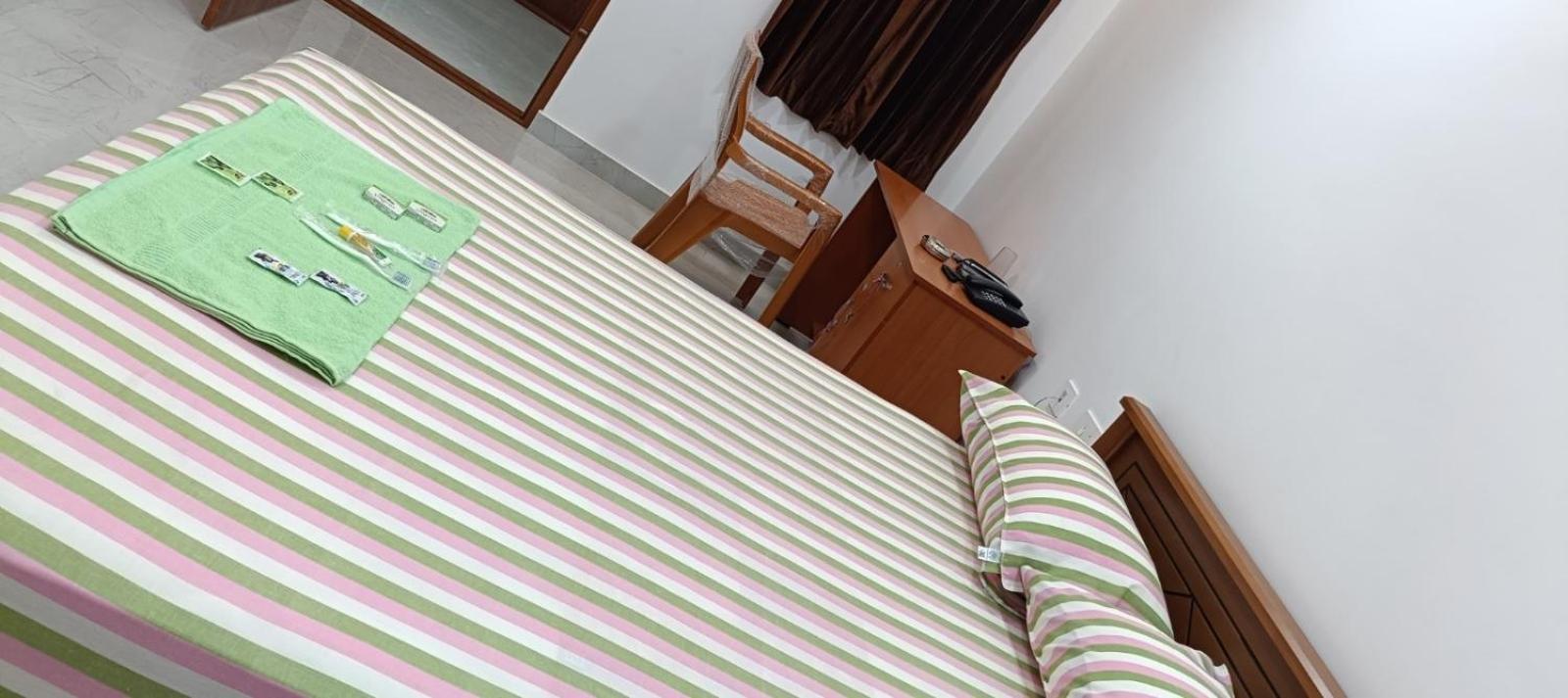 Urc Lodge Perundurai Δωμάτιο φωτογραφία